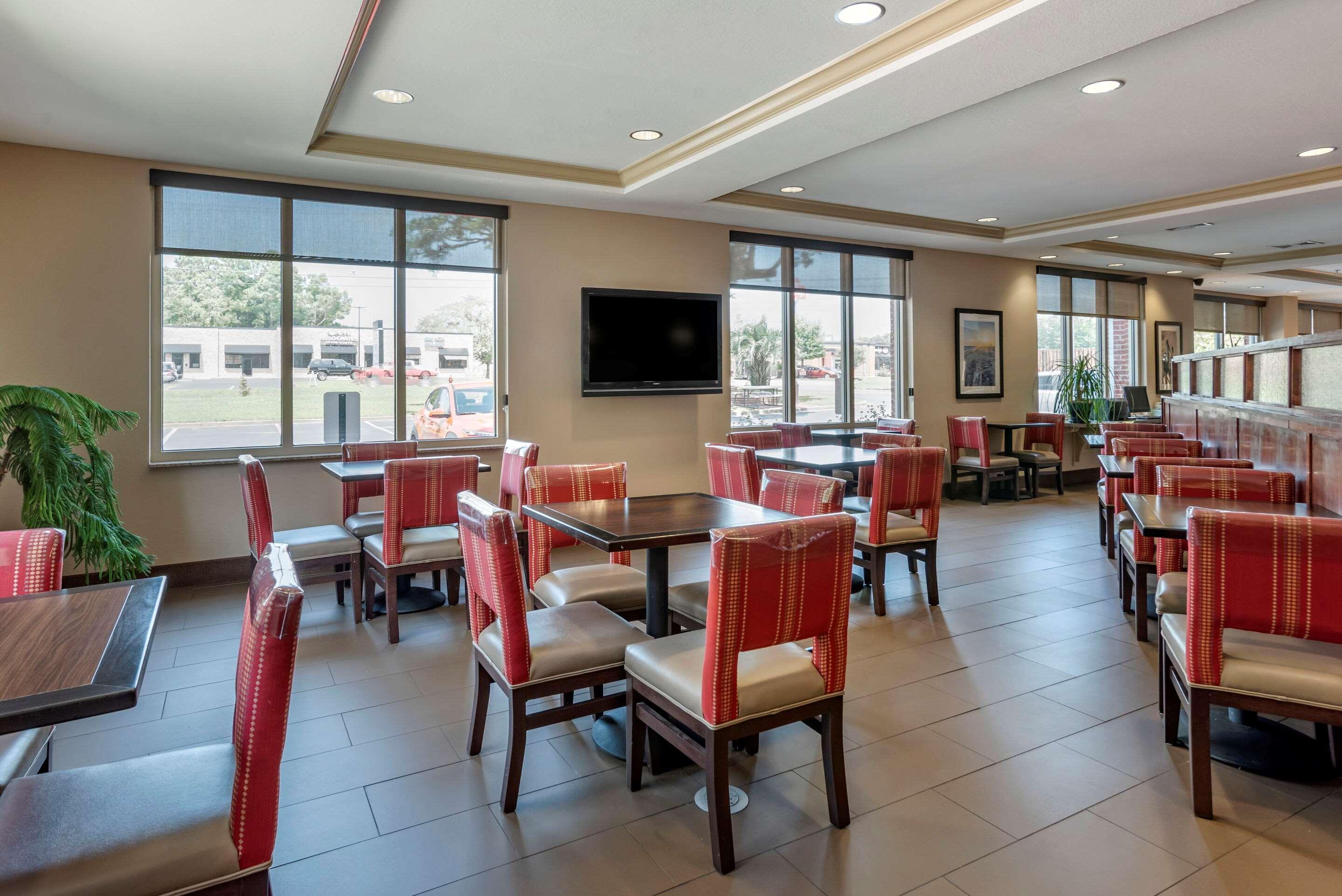 Comfort Suites Biloxi/Ocean Springs Exterior photo