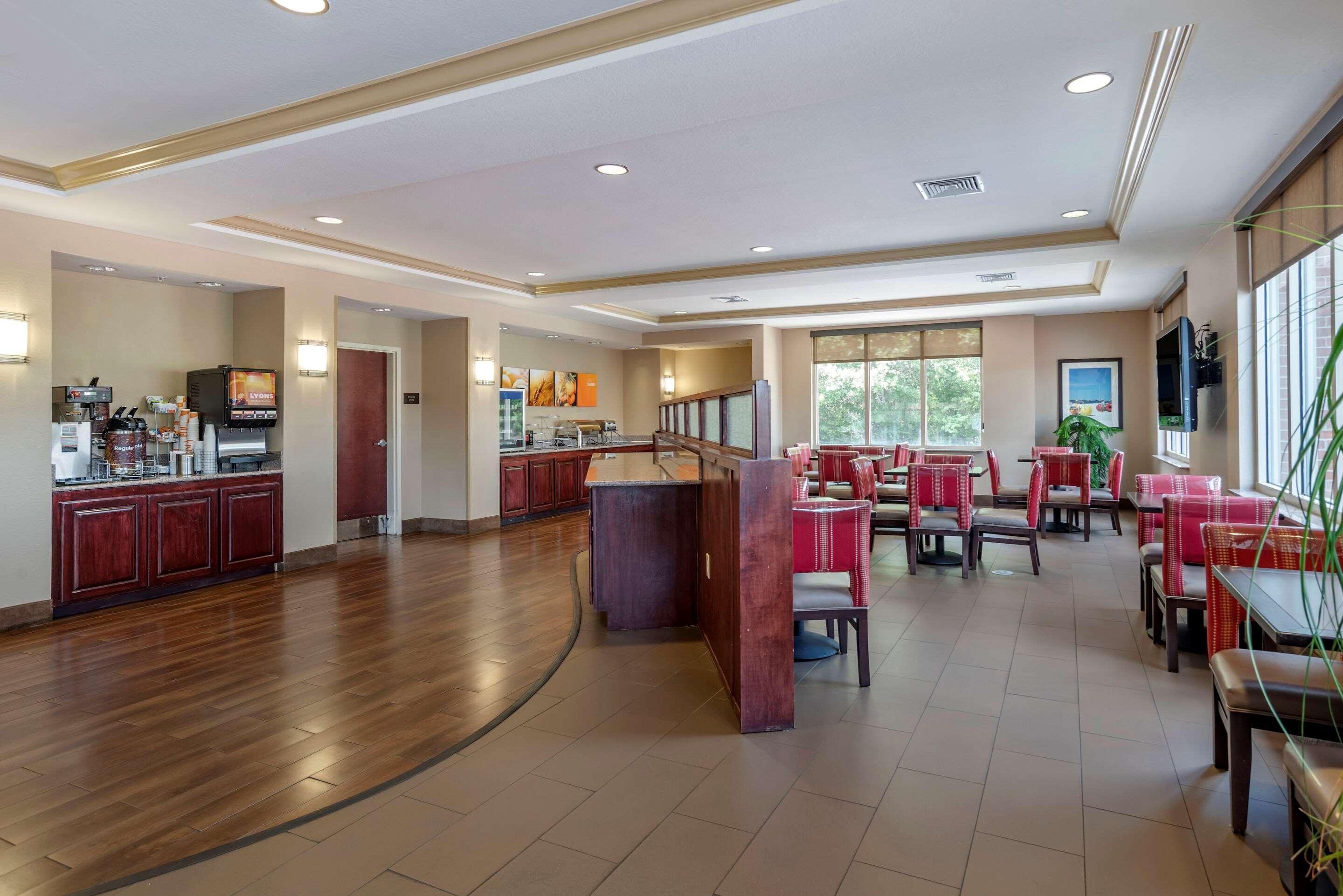 Comfort Suites Biloxi/Ocean Springs Exterior photo