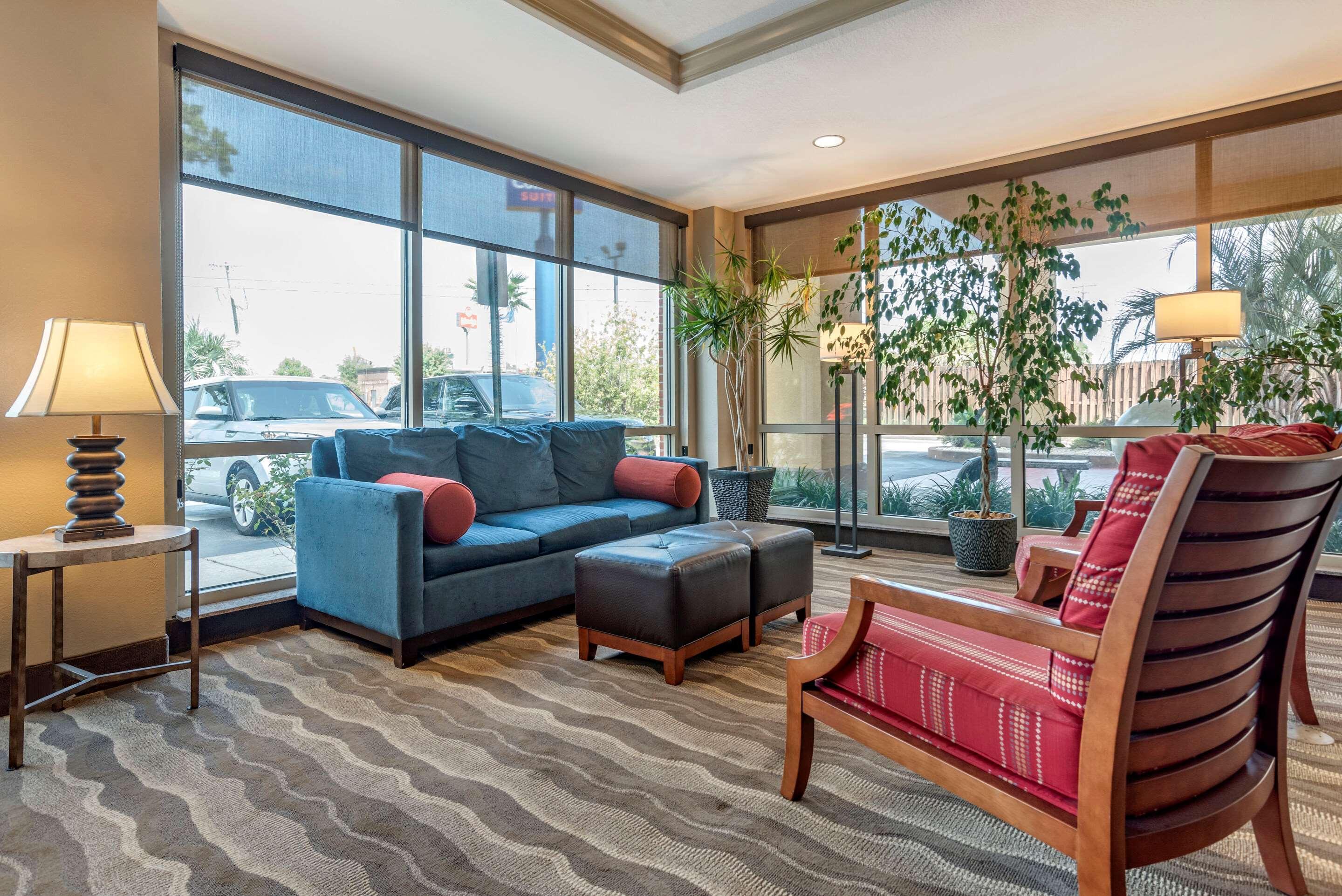 Comfort Suites Biloxi/Ocean Springs Exterior photo