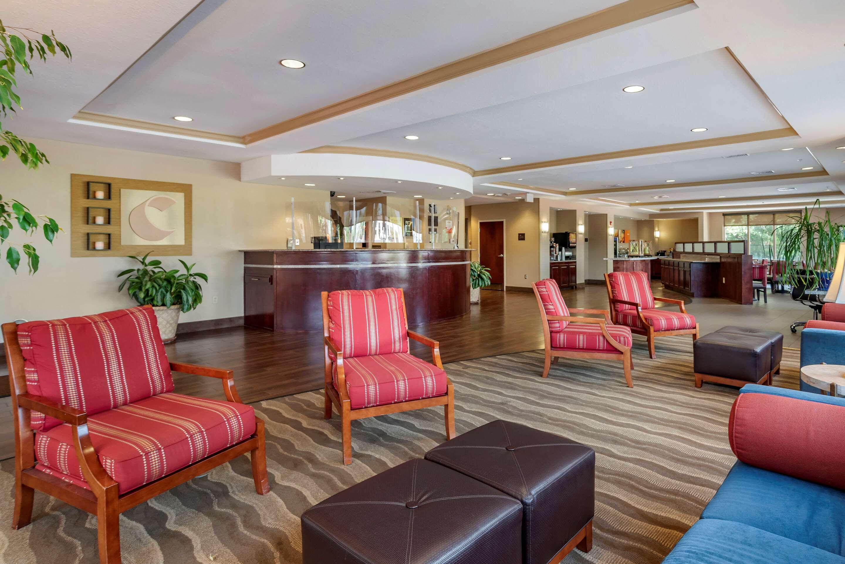 Comfort Suites Biloxi/Ocean Springs Exterior photo